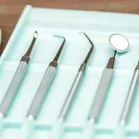 Чистка зубов  методом Air Flow